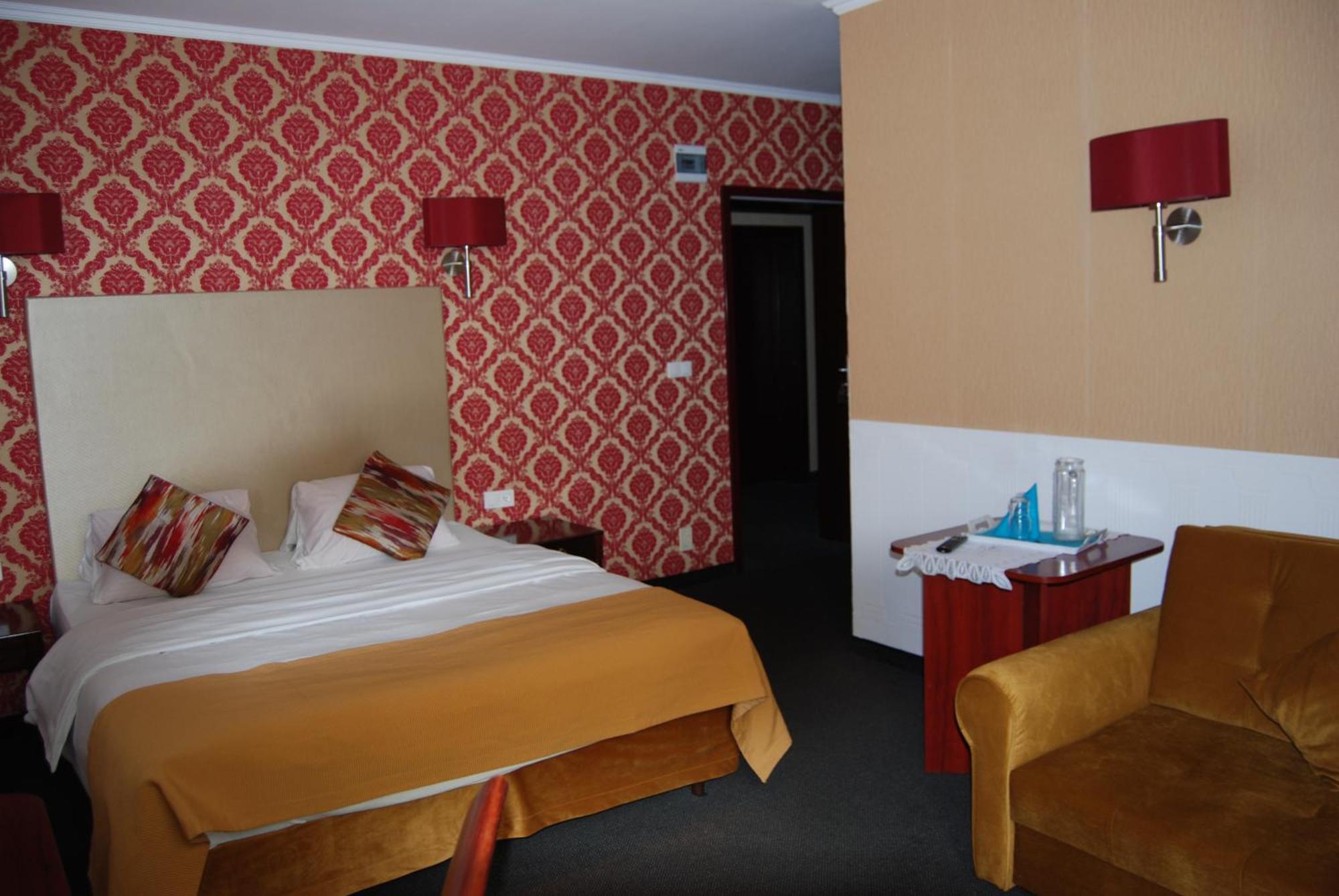 Amigo Hotel Сулеювек Екстер'єр фото