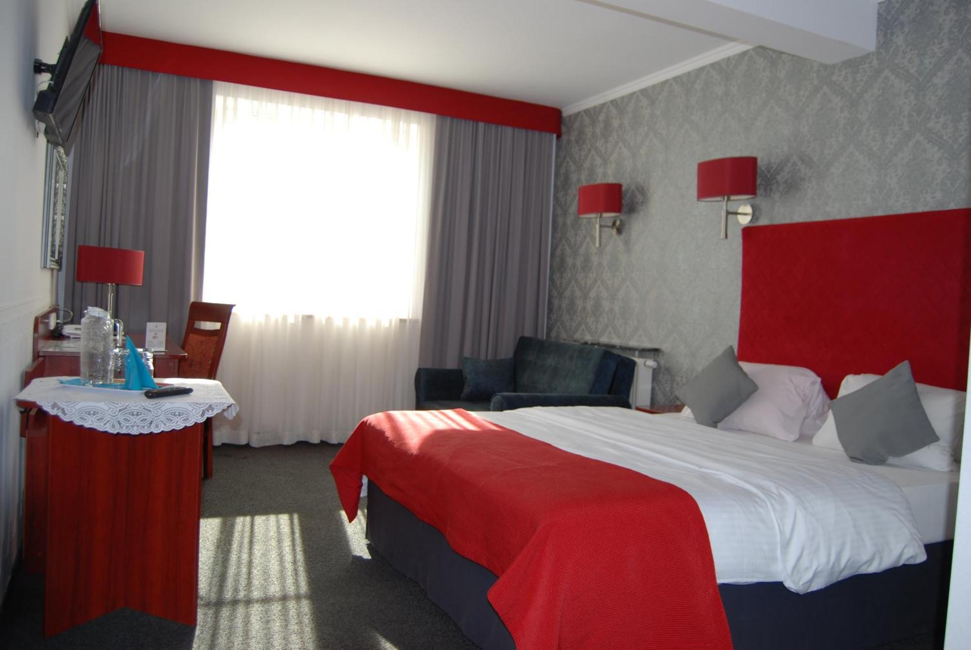 Amigo Hotel Сулеювек Екстер'єр фото
